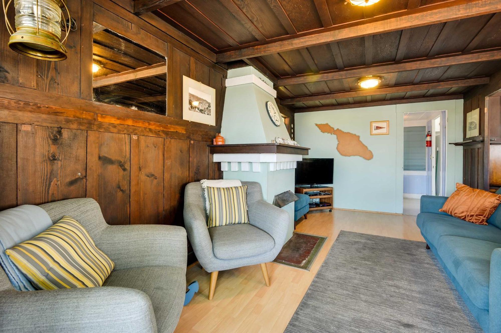 Charming Catalina Gem With Deck Walk To The Beach! Avalon Ngoại thất bức ảnh